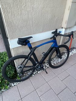 LIKE NEW 2021 Trek Madone SL 7 Disc – Ultegra Di2 – Carbon Aero – Low Miles