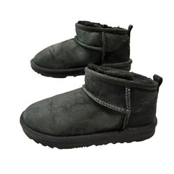 Kids Size 13 UGG Winter Boots Black 