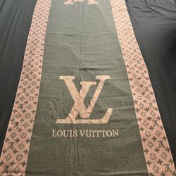 Louis Vuitton Women’s Scarf – Large, New, Authentic 
