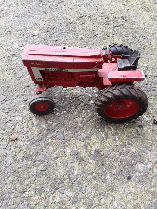 Vintage Farm Tractor Toy International 966 Farmall 