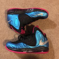 NIKE AIR MAX HYPERPOSITE ‘FIREBERRY’ SIZE 8 - BOX NOT INCLUDED ** NEVER BEEN WORN ** ** MUST BE ABLE TO MEET IN DMV AREA **