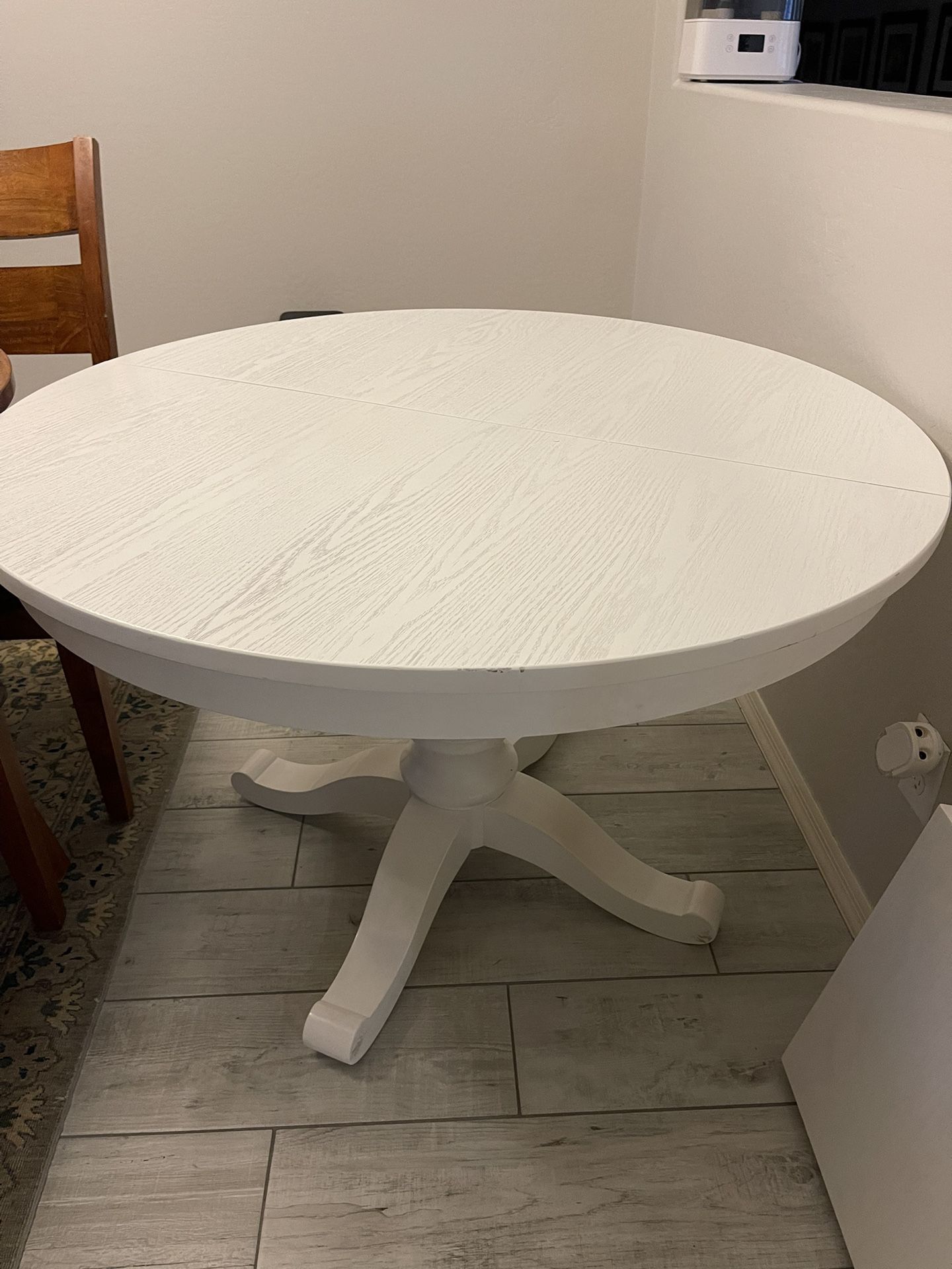 Pottery barn White Round Dining Table Expandable