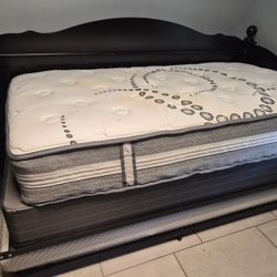 Twin Size Daybed