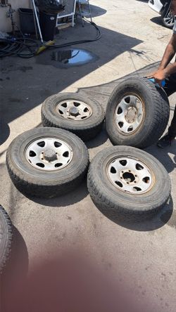 Toyota 6 Lugs Truck. 235 75 15