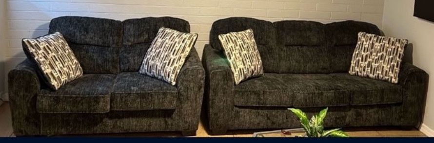 Signature Design By Ashley® Lonoke Sofa & loveseat