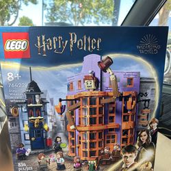 LEGO Harry Potter Diagon Alley: Weasleys' Wizard Wheezes 76422