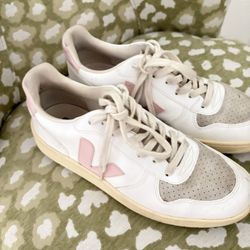 Veja  Size 9 Women 