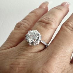 NEW! 1.5CT Round Brilliant Halo Cut, Genuine Moissanite Gemstone Engagement Ring, Please See Details ❤️