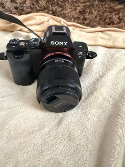 Sony Alpha a7 II Mirrorless Camera w Lens