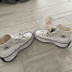 Converse tennis shoes 