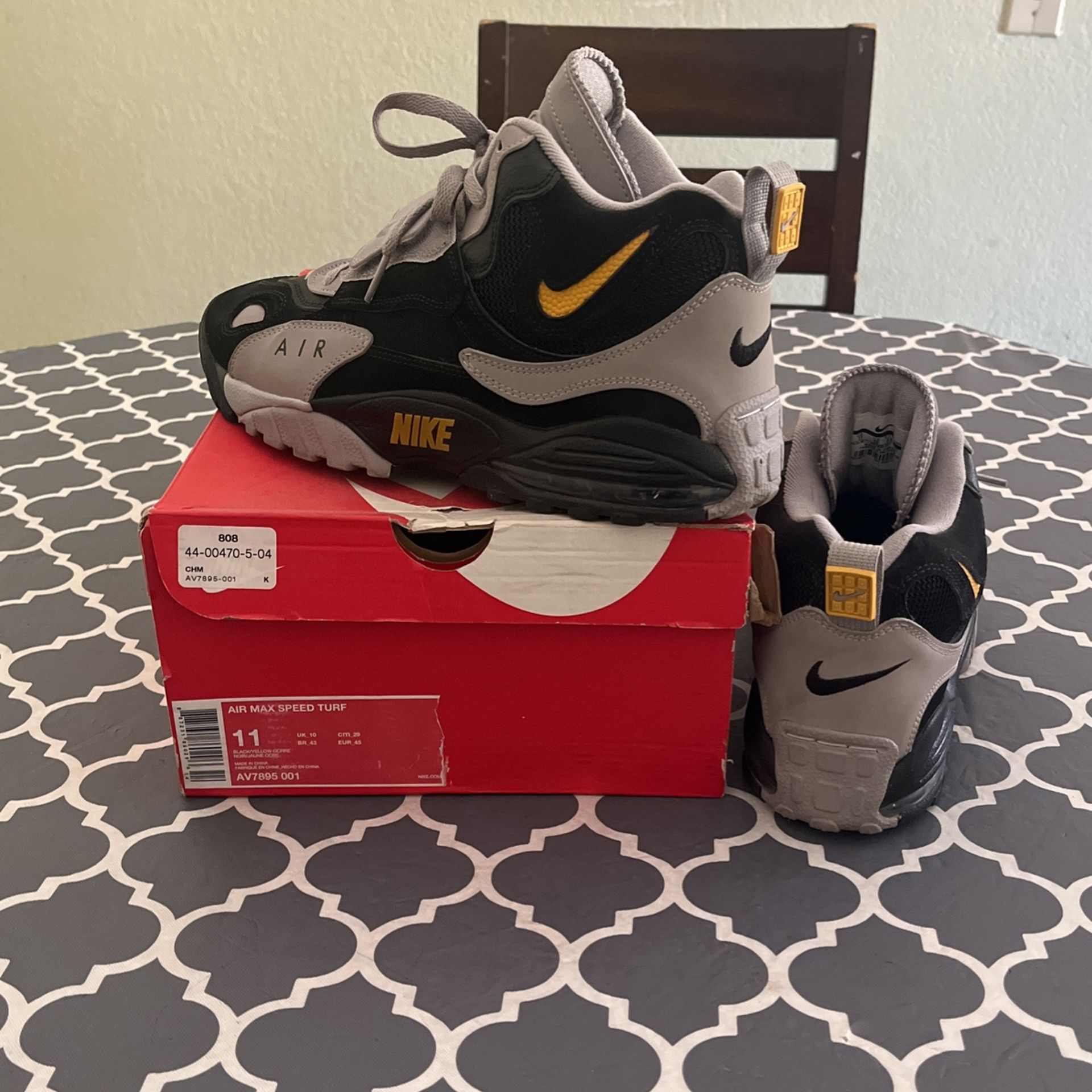 Black and yellow speed turf hot sale
