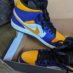 Men's Size 11 Nike New In Box Lakers