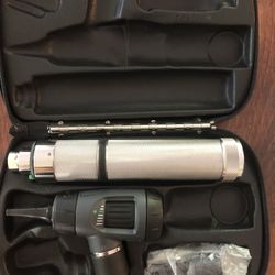 Medical Equipment- Welch Allyn Macroview Otoscope Set