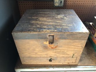 Storage garage shop wood 17 x 15 x 12 inch tool box $40