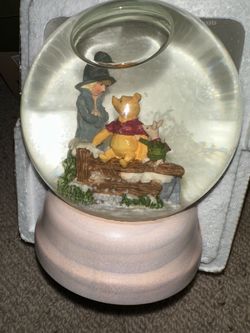 Winnie the Pooh Snow Globe