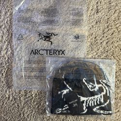 Black Arc’teryx Beanie 