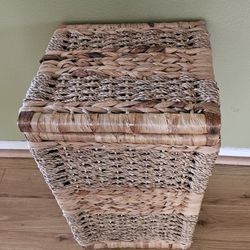 WICKER BASKET 