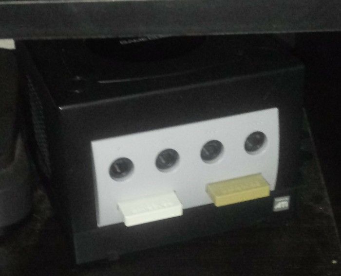 Nintendo GameCube (DOES NOT READ DISC)