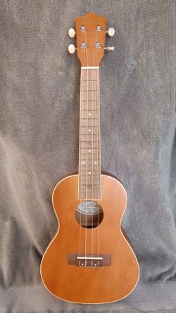 Mitchell ukulele soprano size