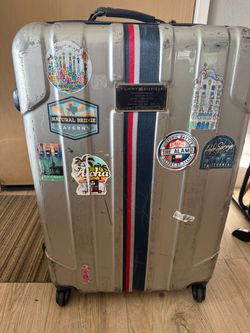 Hard shell med large Tommy Hilfiger hard shell suitcase