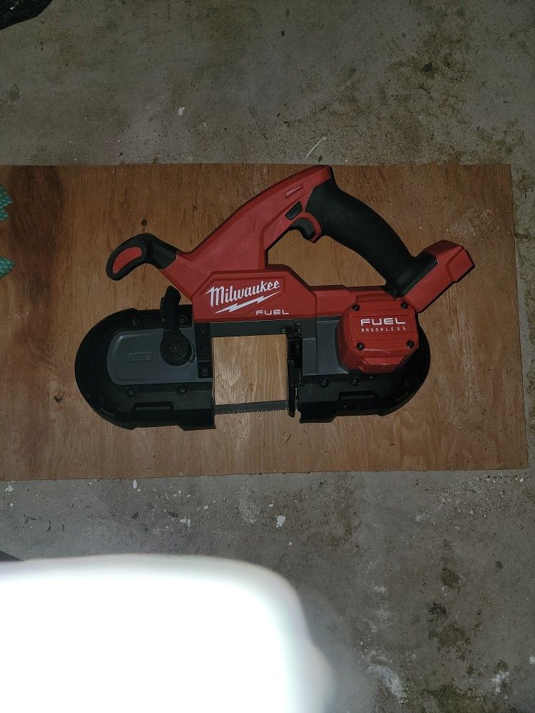 Milwaukee M18 Bandsaw