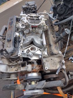 Hot rod Chevy 350 Vortec with roller cam