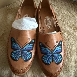 BRAND NEW MEXICAN HUARACHES ..MEXICAN SIZE 3 …$10 Dlls 