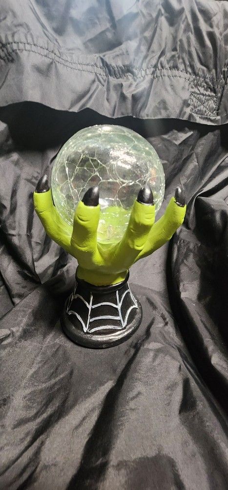 Witch 🧙‍♀️ Hand Globe Decor 