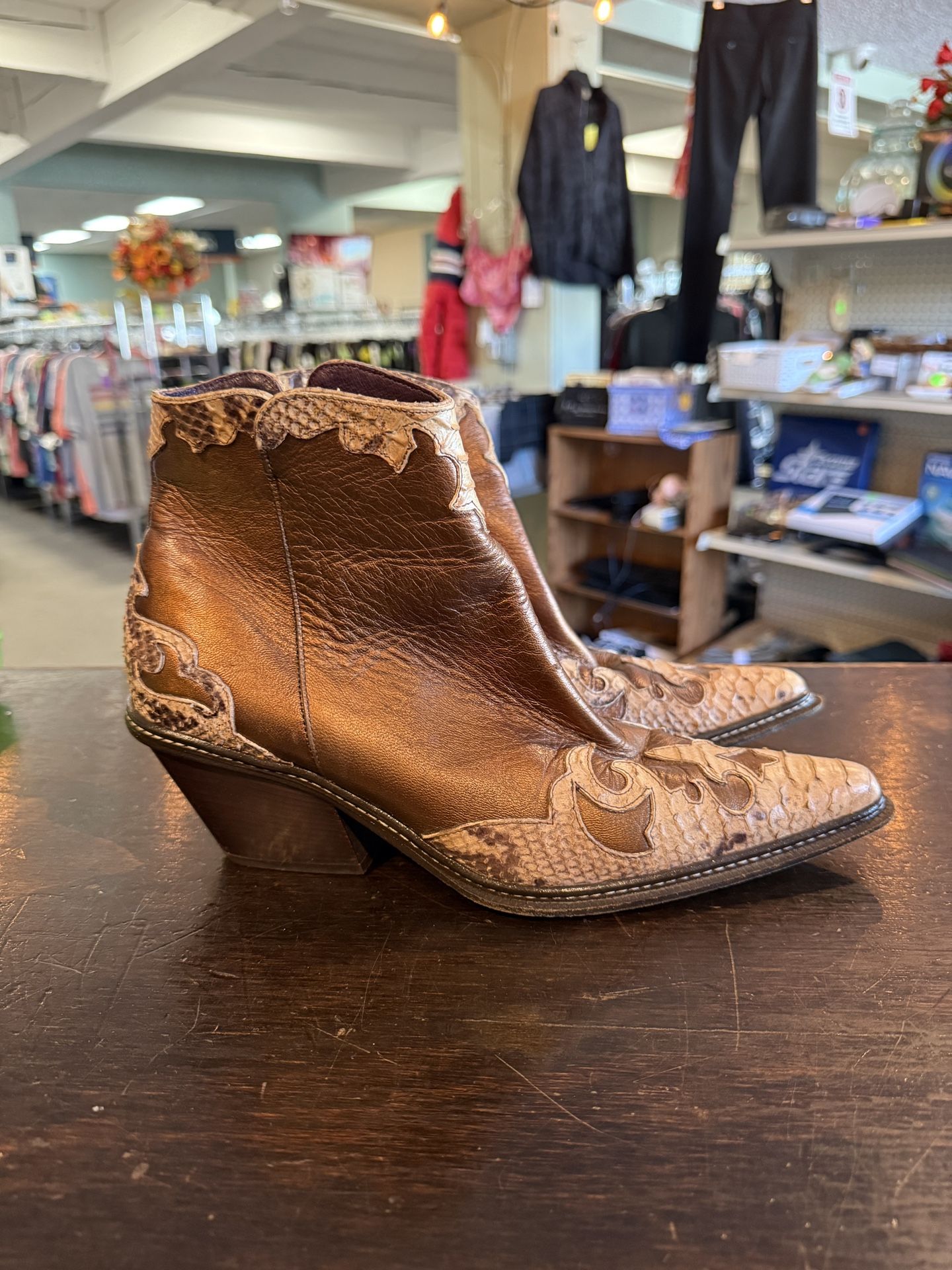 Donald J Pliner Western Women’s Boots Size 10