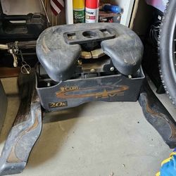 5th Wheel
Trailer Hitch - Curt Q5 20K LBS $500 OBO!!