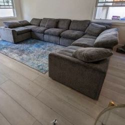 New 8 Piece Cloud Luxury Modular Sectional Couch! Free Delivery 🚚! Financing Available! 