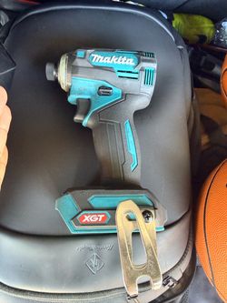 Makita 40V XGT 2-Tool Combo – 2 Batteries + Charger – Excellent Condition