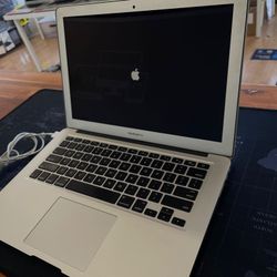 Apple MacBook Air 13” i5 8GB 128GB SSD Fully Functional perfect for Students//Work