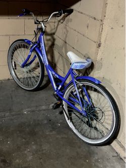 Bike beach, cruiser woman