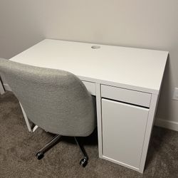Office Desk With Chair 