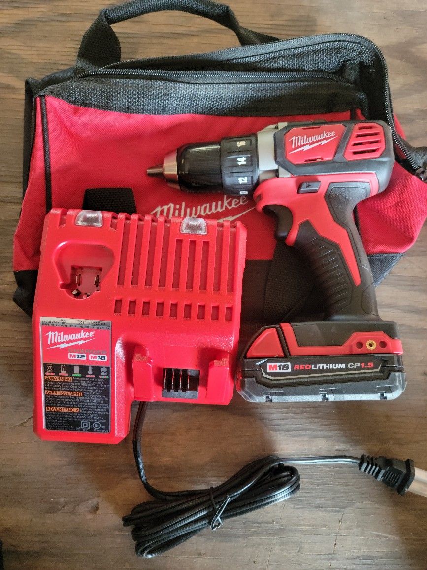 Milwaukee M18 1/2 Drill Driver Kit 
