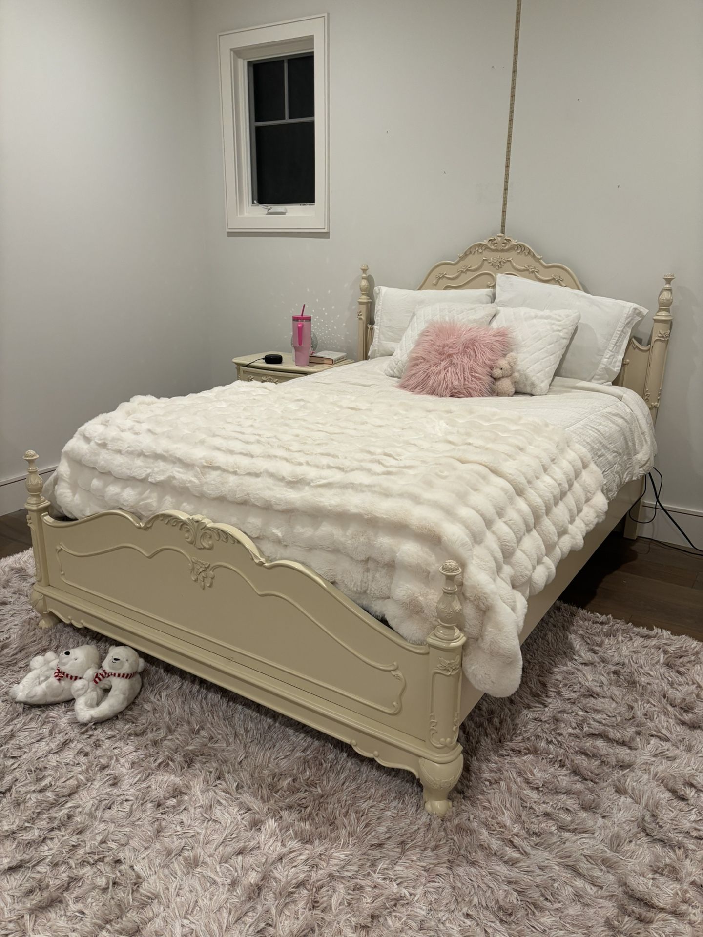 Bedroom Set (Queen Size)