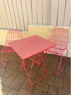 Metal Table & 2 Chairs (Patio/ Lawn Furniture)