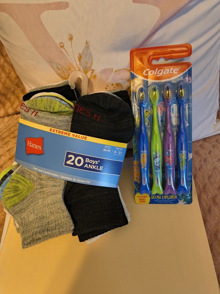Boys Medium Ankle Socks And Kids Ocean Explorer Toothbrush Set