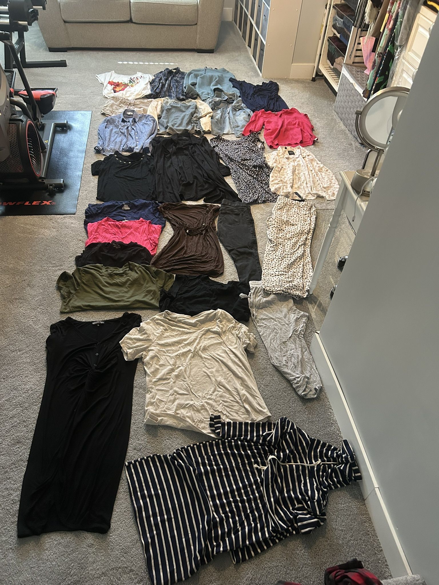 Women’s Clothes Mix Lot Bundle 25 Pieces $15 