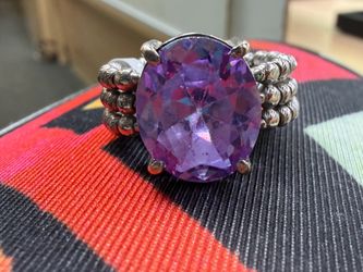 18K WHITE GOLD RING SIZE 9