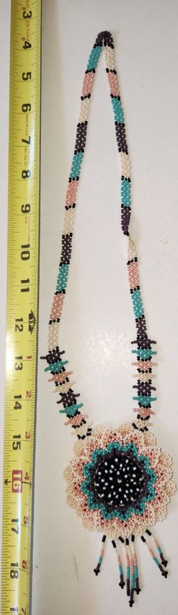 BEAUTIFUL HANDMADE BEADED NECKLACE
