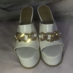 White and gold chunky platform sandals with a 3.5 inch heel #y2kfashion #festivalvibes