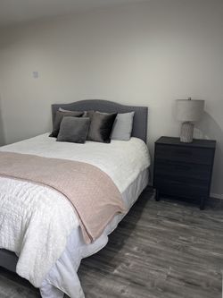 QUEEN BED