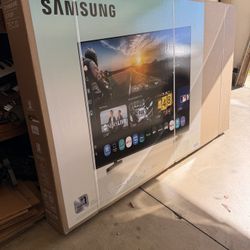 SAMSUNG Crystal UHD U7900F 