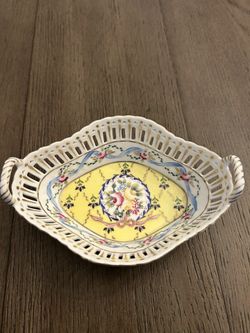 Limoges, la reine  antique trinket