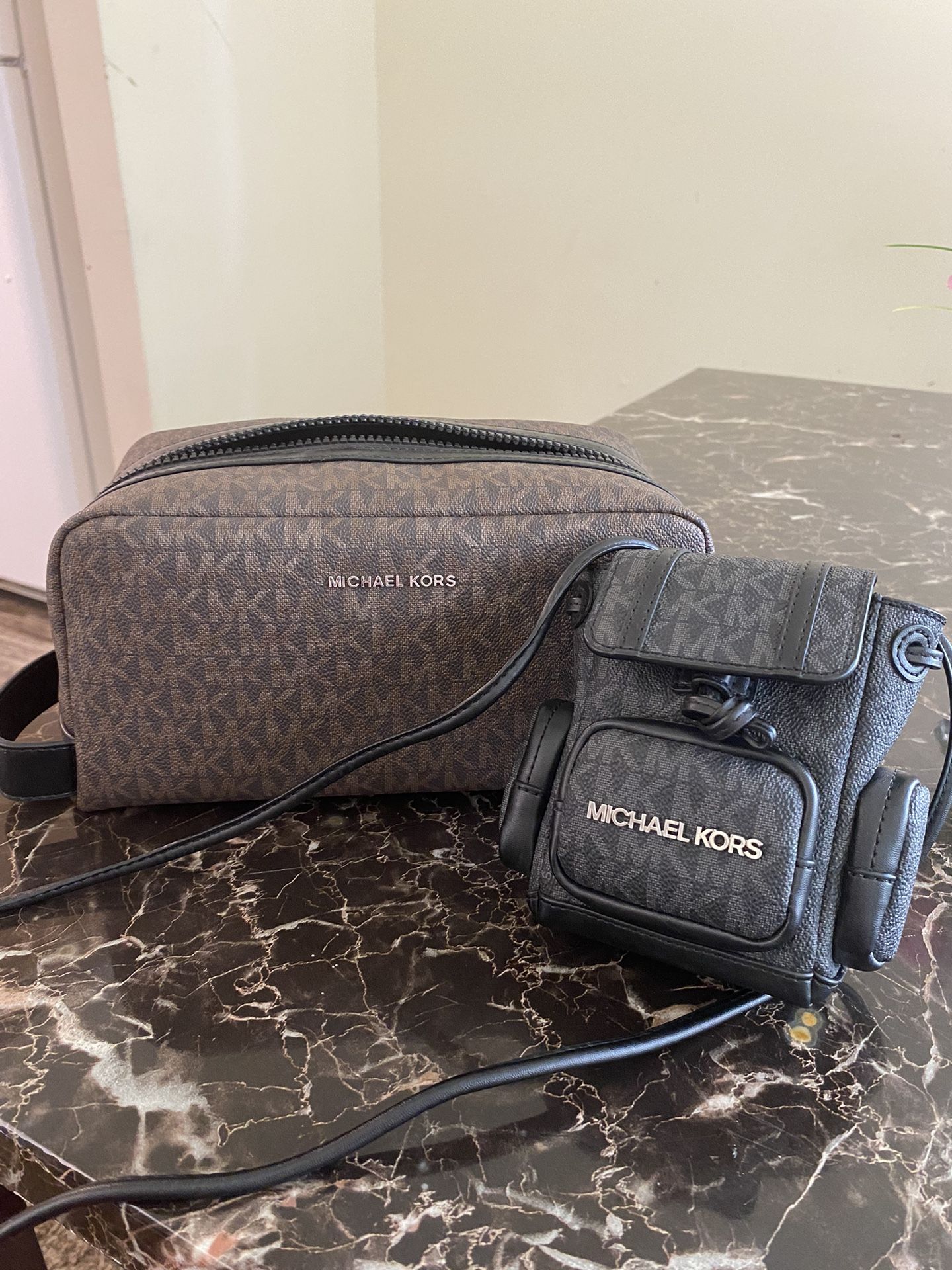 Michael Kors Pouch