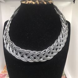 Vintage Beautiful Silver Tone Breaded Chocker / Necklace 