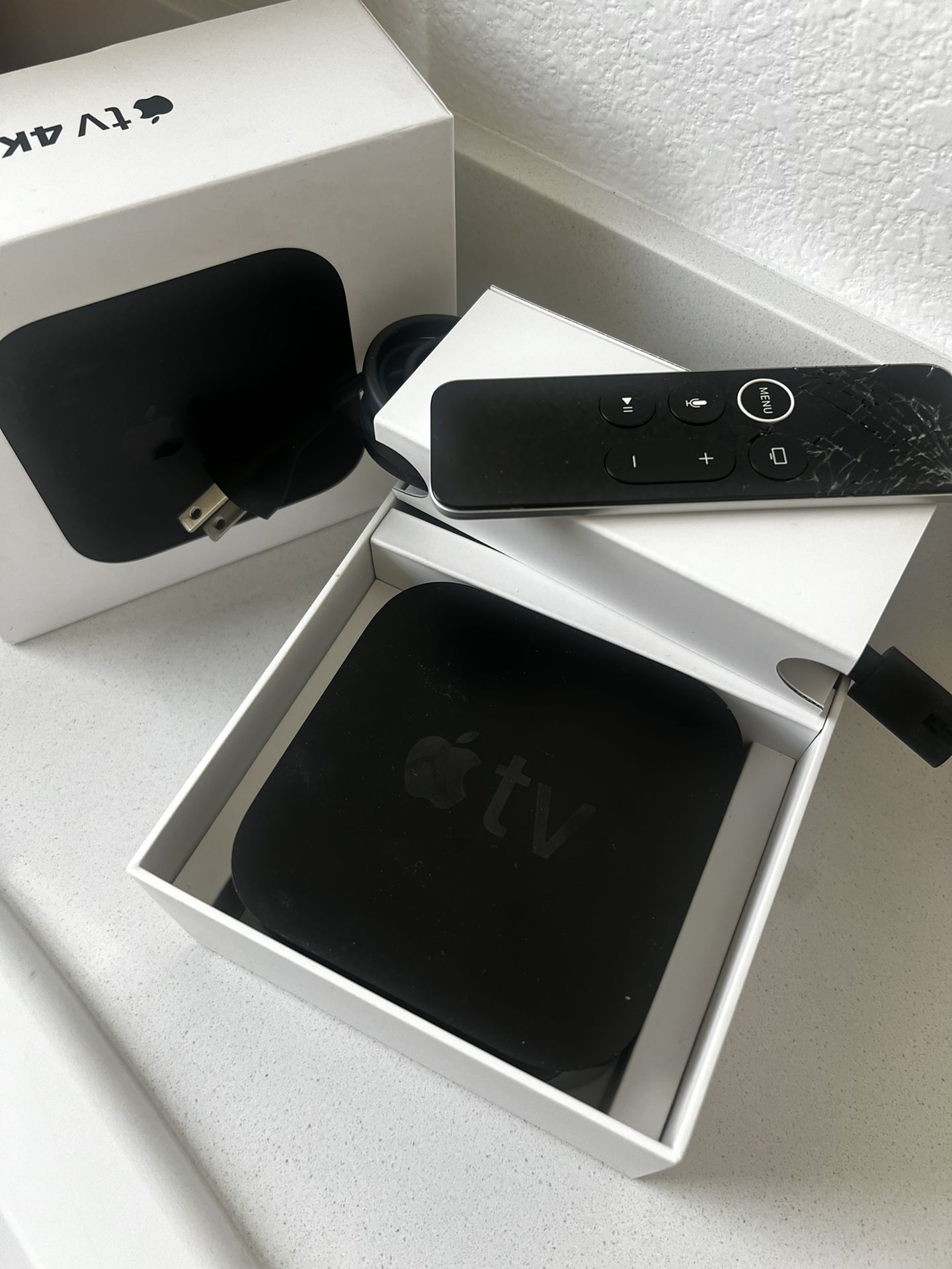 APPLE TV 4K 32 GB with box