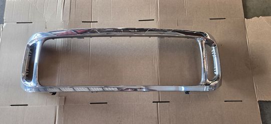 99-04 Ford f250/f350 Oem grille shell $125 cash